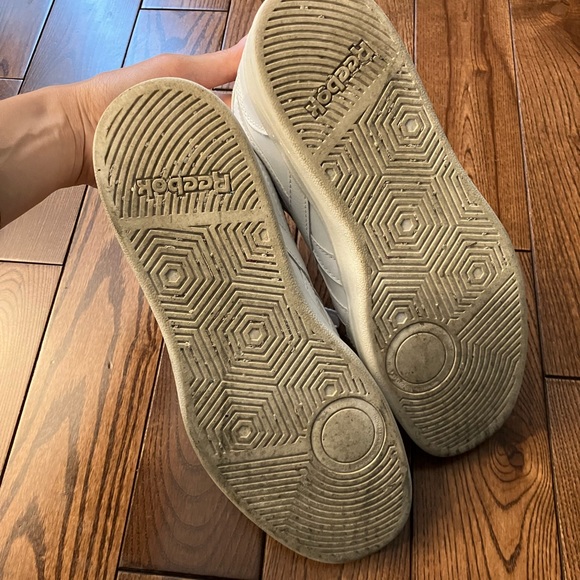 White Reebok sneakers. Size 9.5 mens - Picture 3 of 5